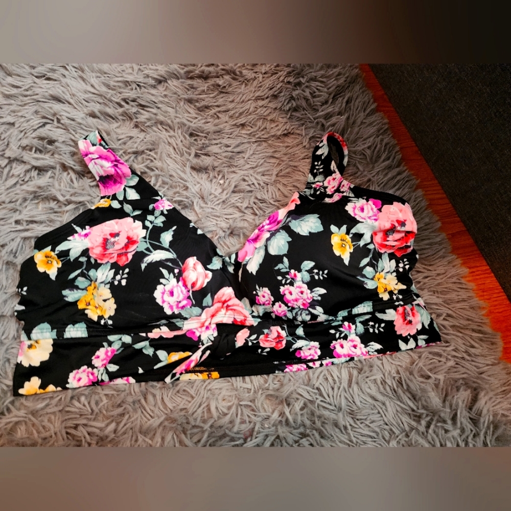 Keyhole bikini top